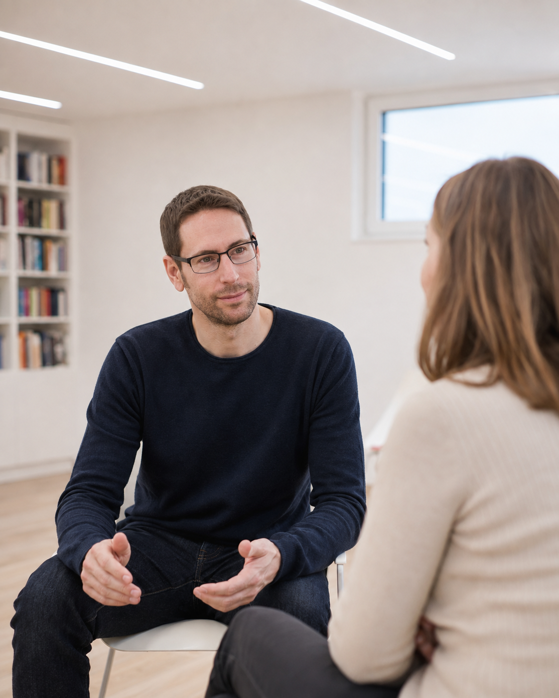 Marc Gobber in seiner Praxis oder in einer ruhigen Arbeitssituation